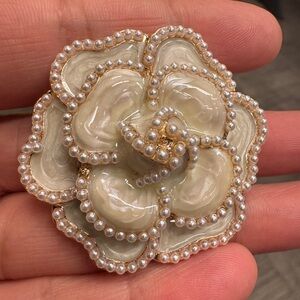 Pearl and Gold Flower Brooch